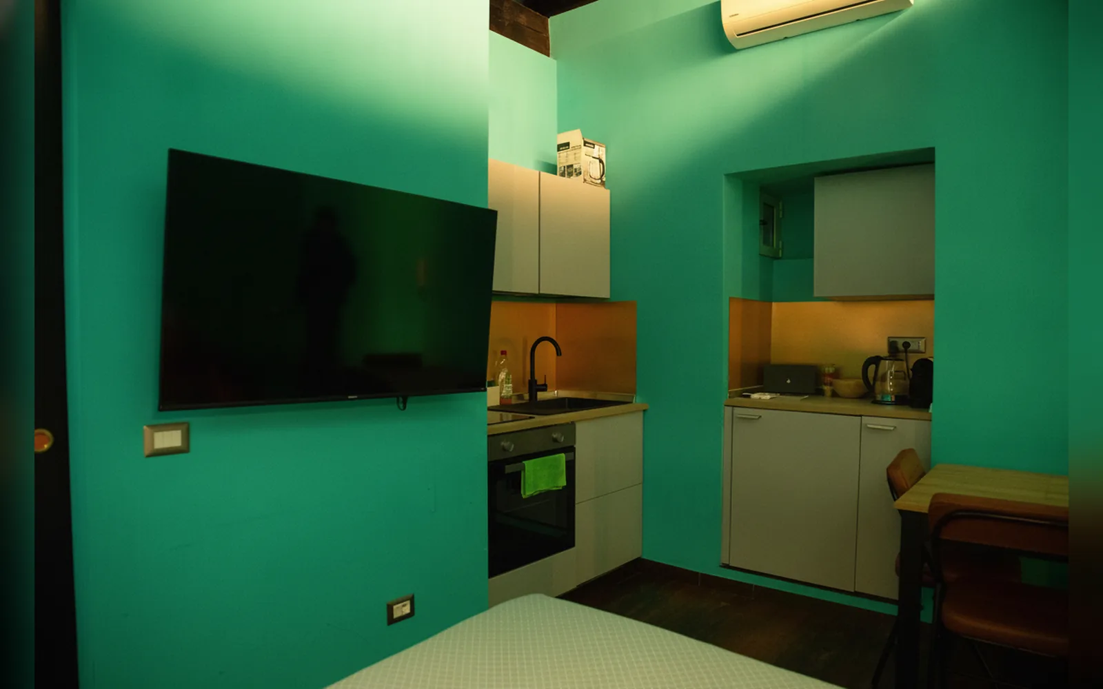 Camera con bagno privato — flowers apartments, Roma (Lazio) (foto 12)