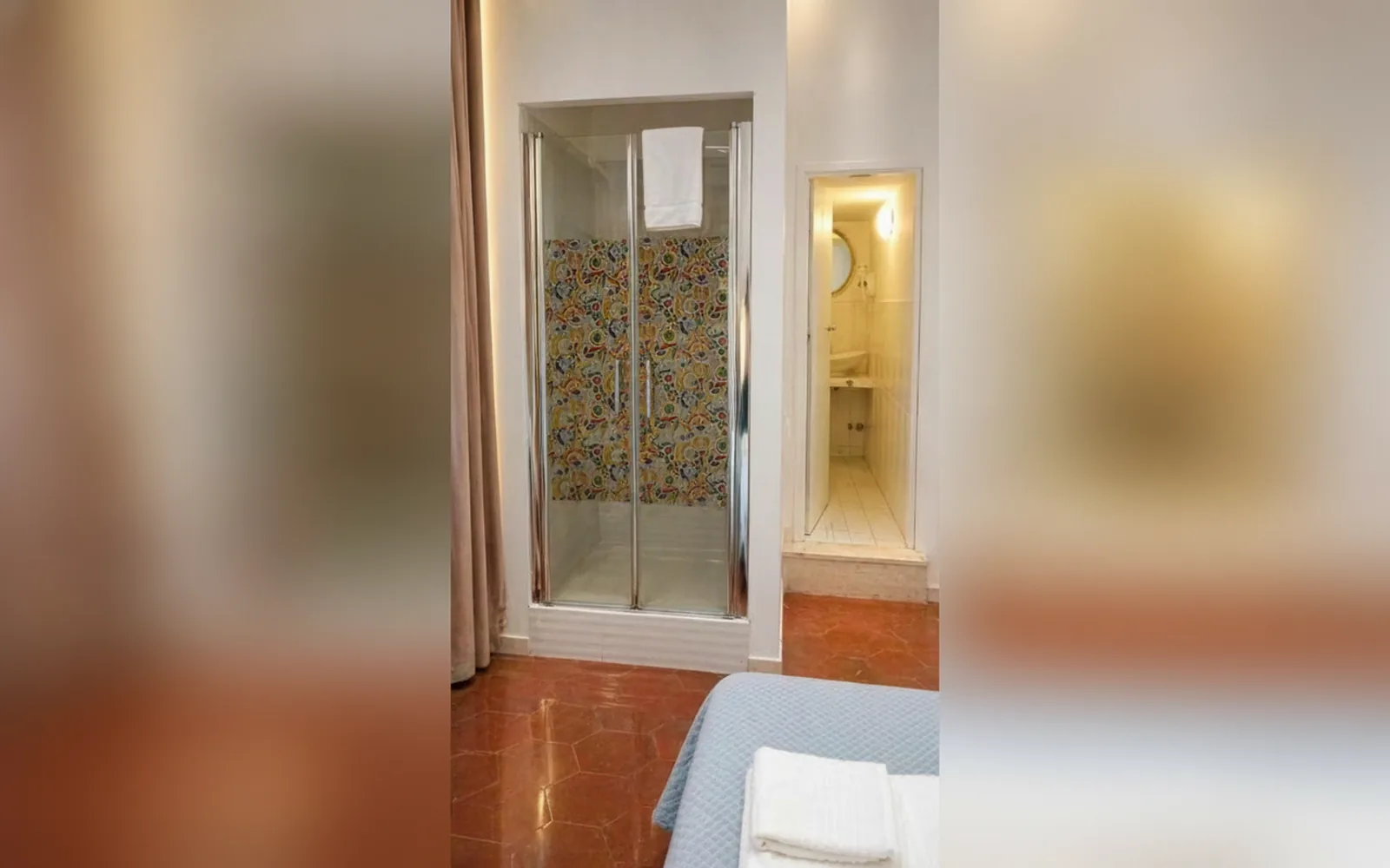 Camera con bagno privato — flowers apartments, Roma (Lazio) (foto 14)
