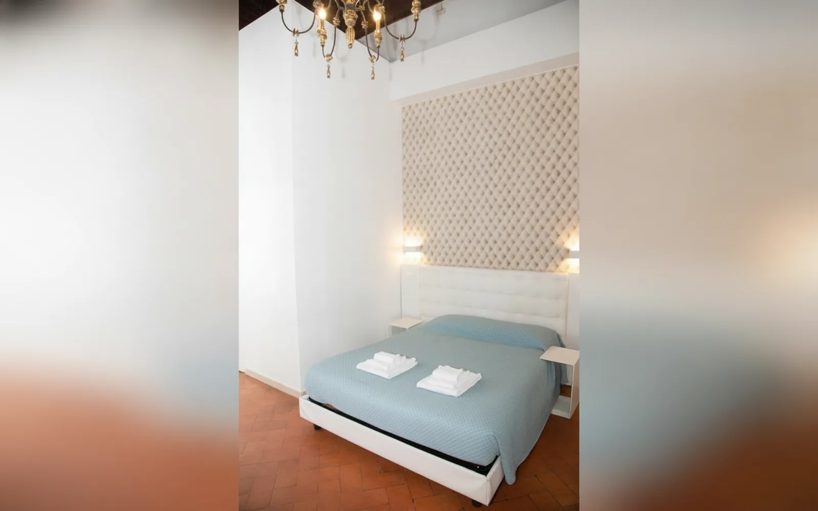 Camera con bagno privato — flowers apartments, Roma (Lazio) (foto 16)