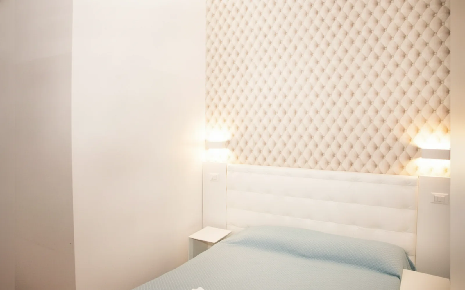 Camera con bagno privato — flowers apartments, Roma (Lazio) (foto 19)