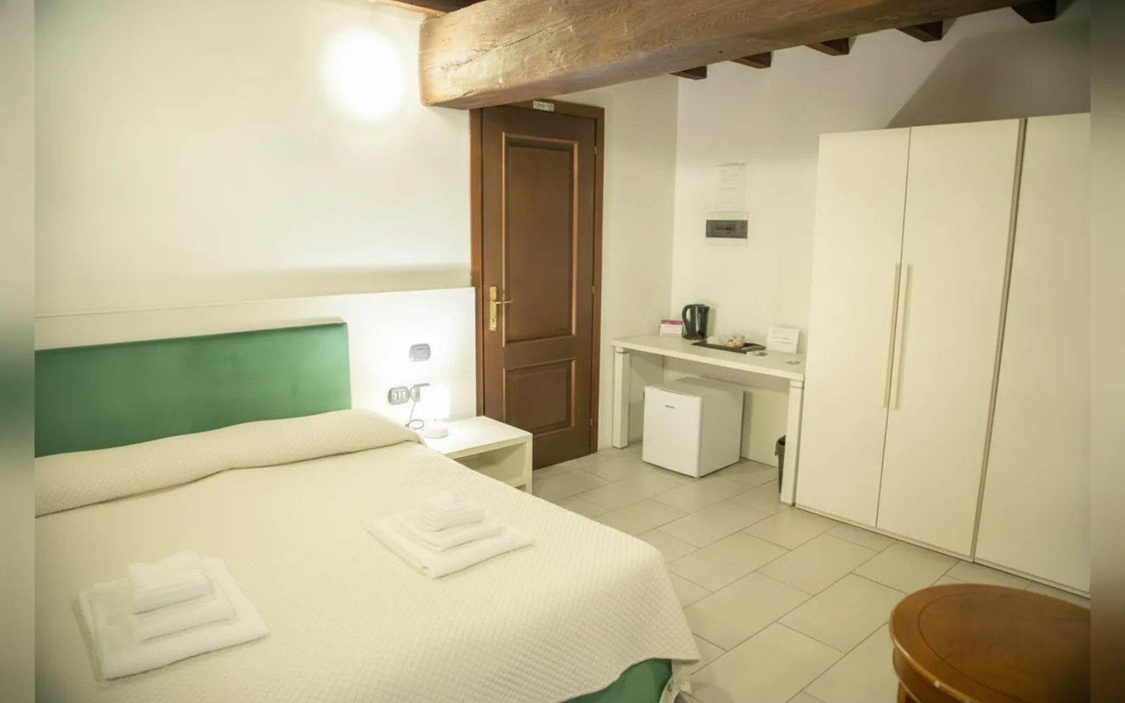 Camera con bagno privato — flowers apartments, Roma (Lazio) (foto 20)