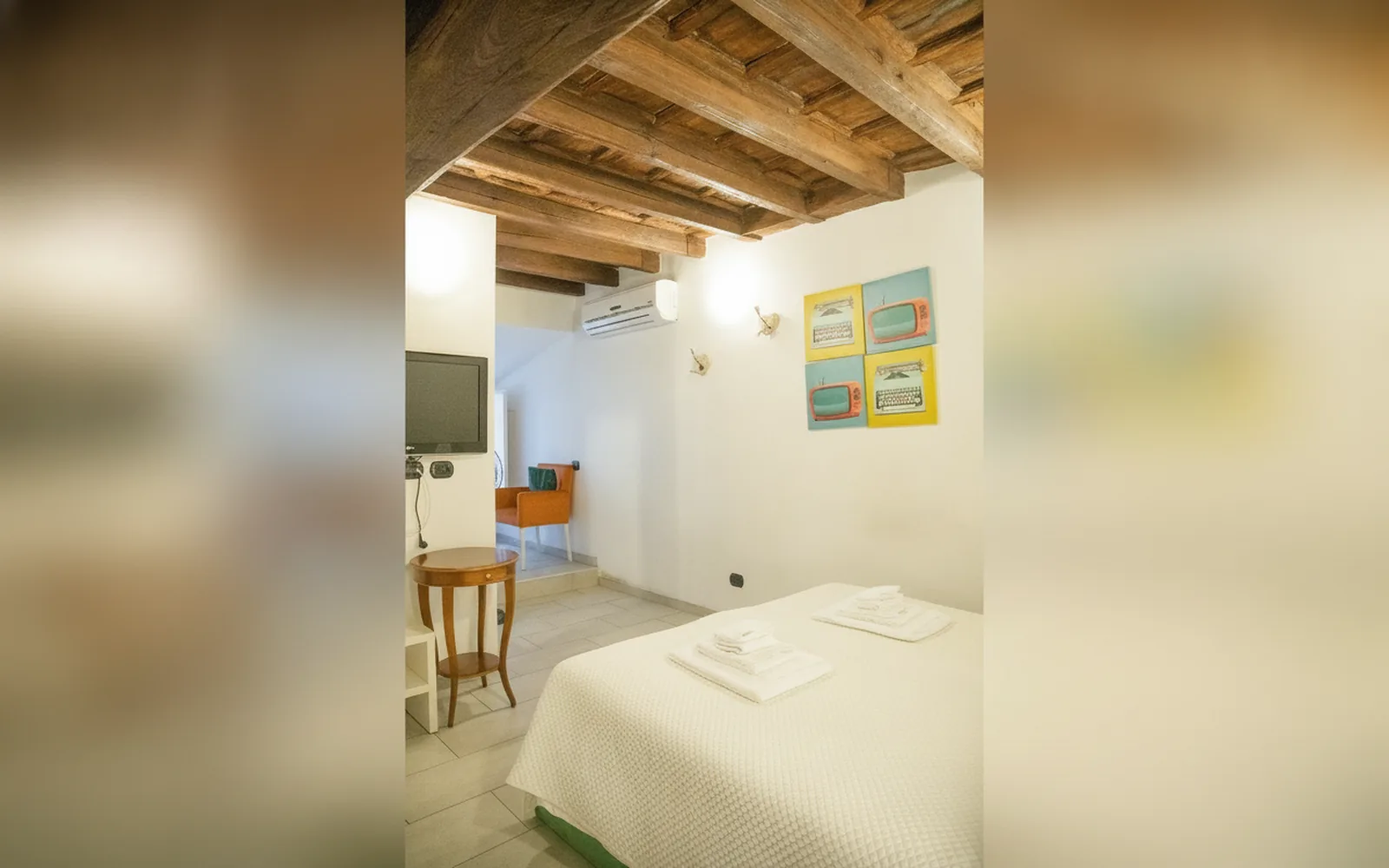 Camera con bagno privato — flowers apartments, Roma (Lazio) (foto 21)