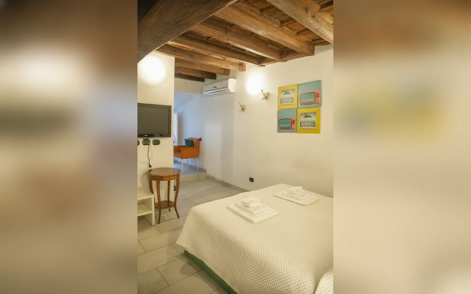 Camera con bagno privato — flowers apartments, Roma (Lazio) (foto 24)