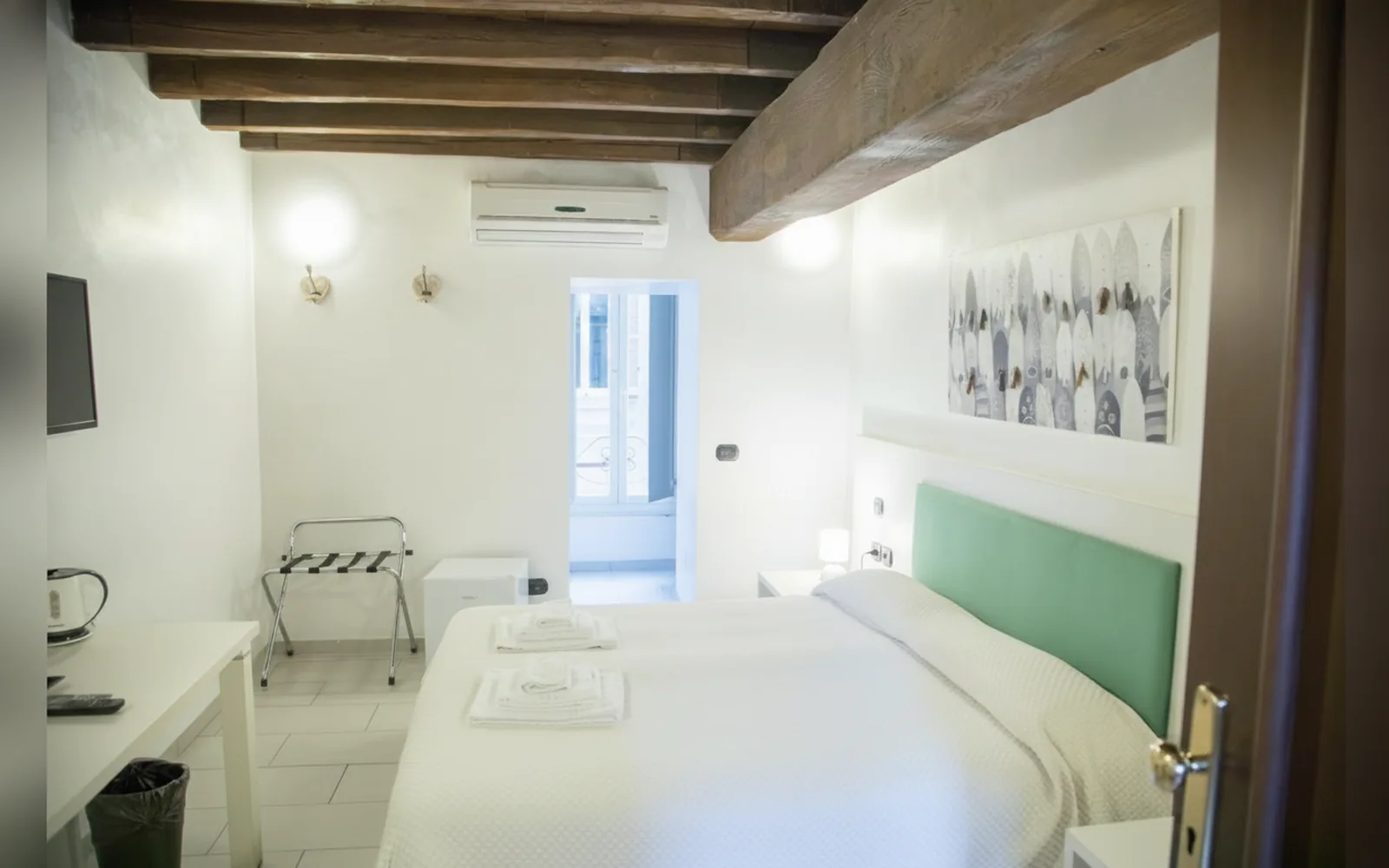 Camera con bagno privato — flowers apartments, Roma (Lazio) (foto 26)