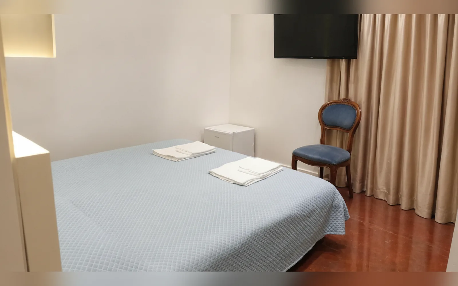Camera con bagno privato — flowers apartments, Roma (Lazio) (foto 27)
