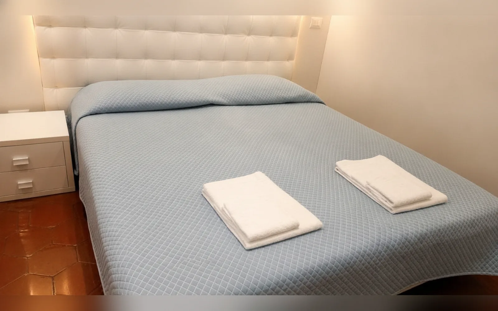 Camera con bagno privato — flowers apartments, Roma (Lazio) (foto 29)