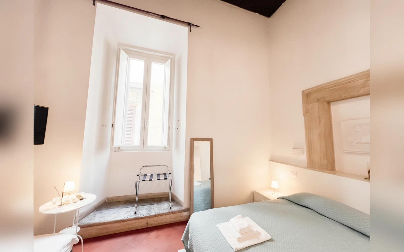 Camera con bagno privato — flowers apartments, Roma (Lazio) (foto 31)