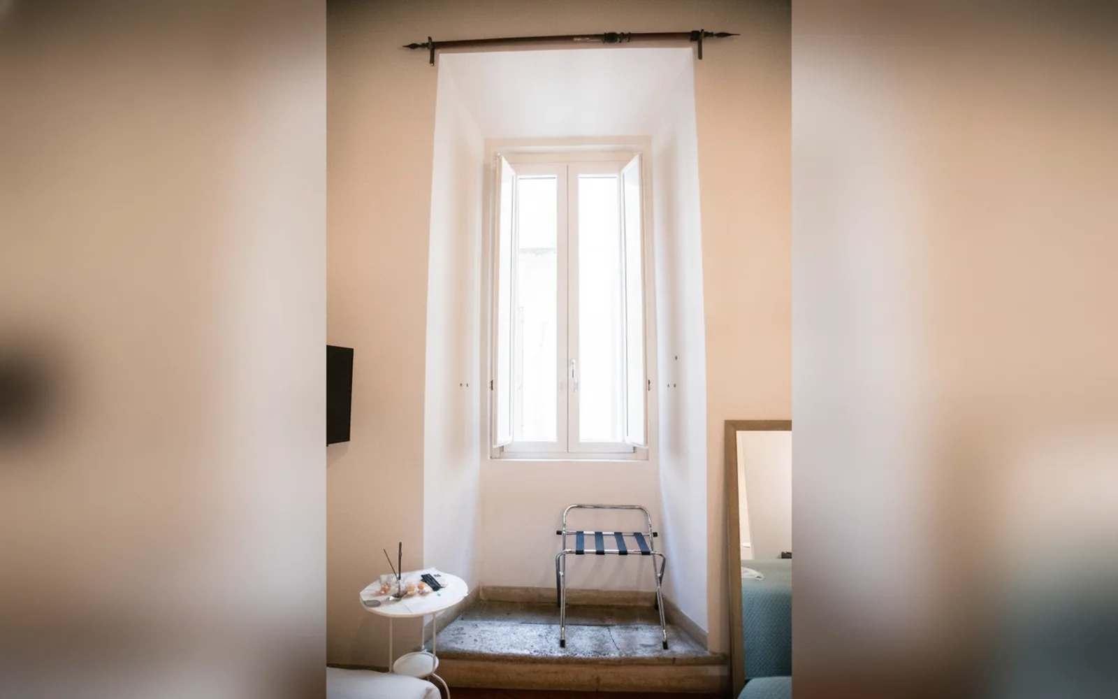 Camera con bagno privato — flowers apartments, Roma (Lazio) (foto 33)