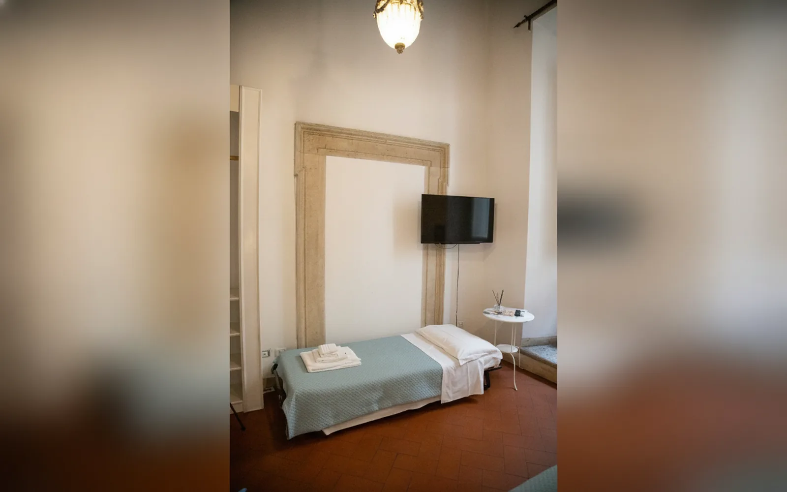 Camera con bagno privato — flowers apartments, Roma (Lazio) (foto 37)