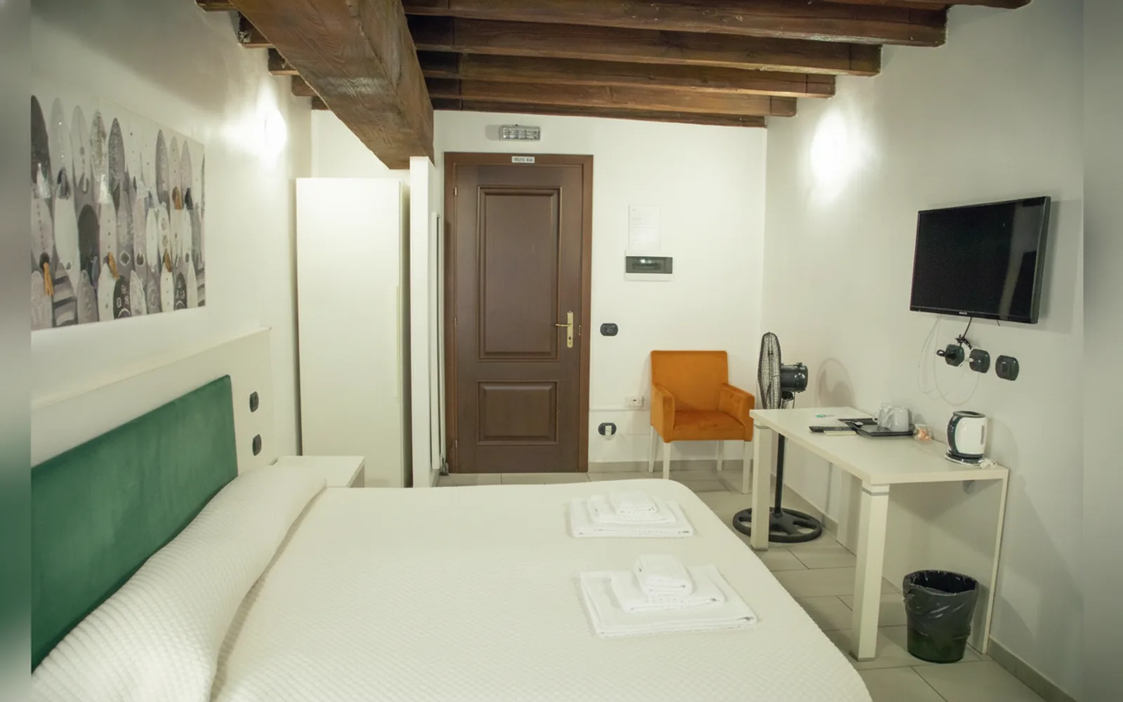 Camera con bagno privato — flowers apartments, Roma (Lazio) (foto 39)