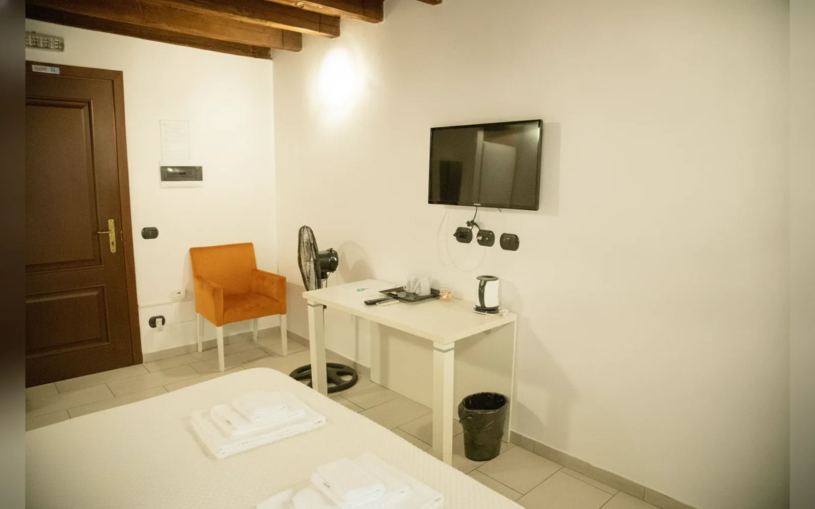 Camera con bagno privato — flowers apartments, Roma (Lazio) (foto 43)