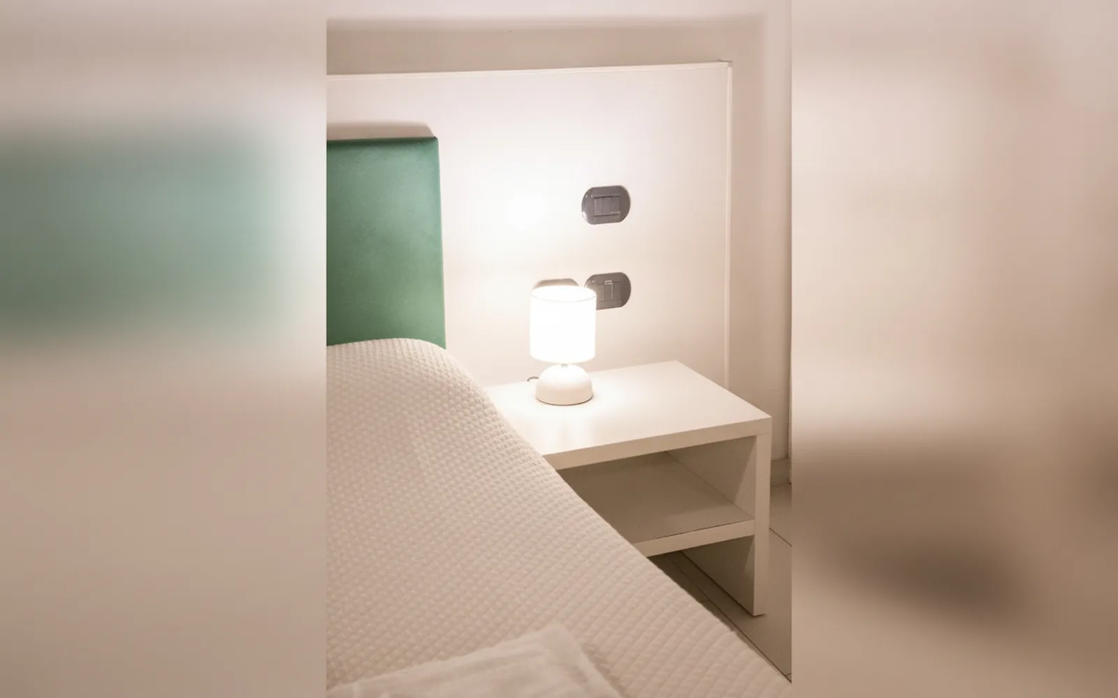 Camera con bagno privato — flowers apartments, Roma (Lazio) (foto 45)