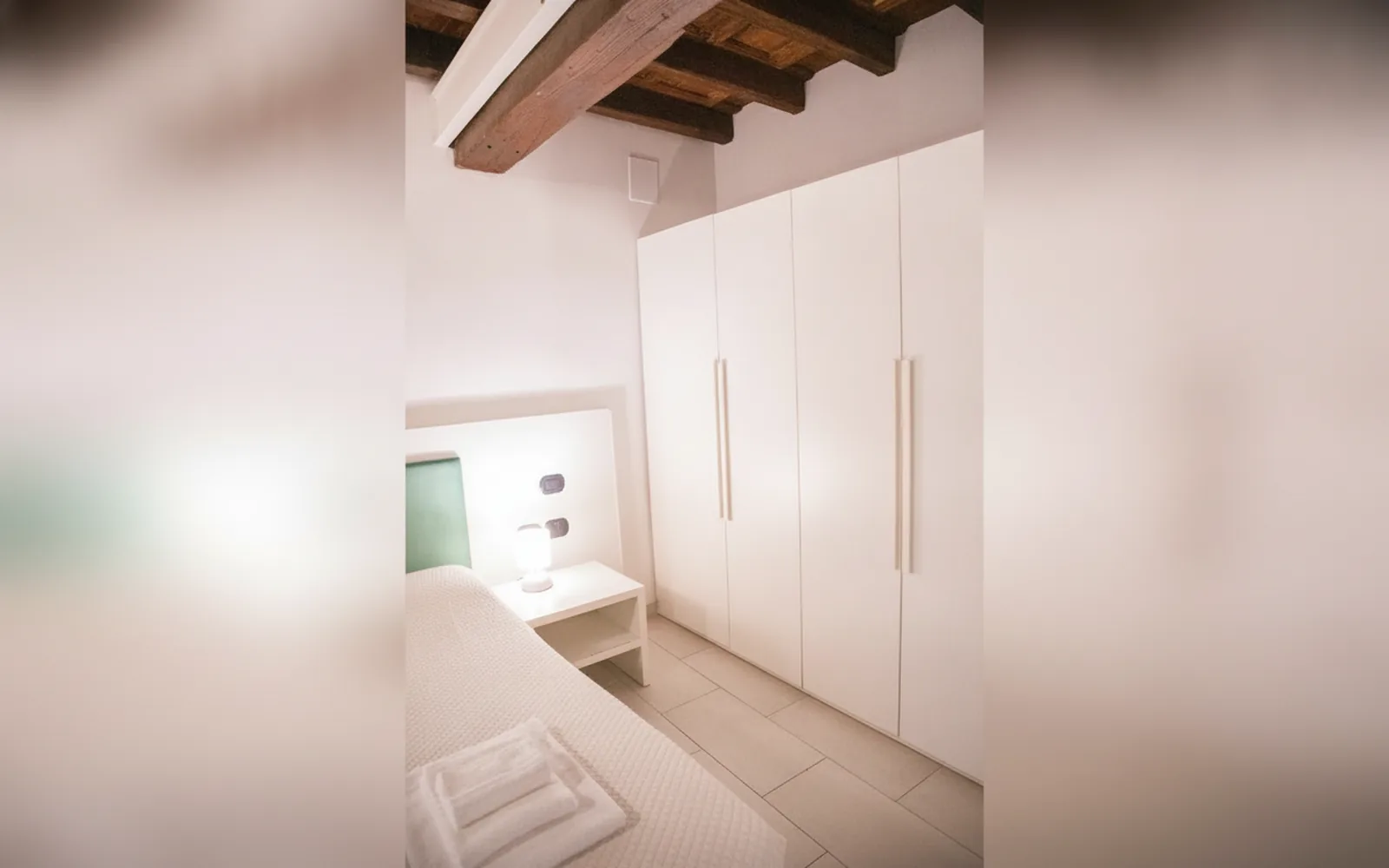Camera con bagno privato — flowers apartments, Roma (Lazio) (foto 48)