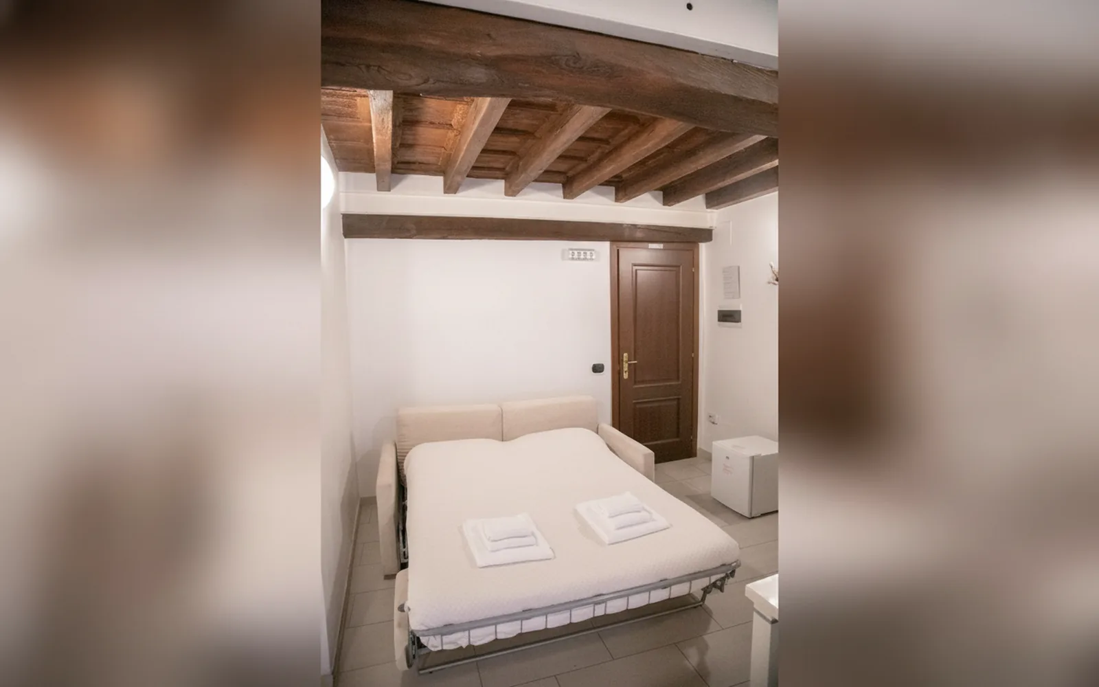 Camera con bagno privato — flowers apartments, Roma (Lazio) (foto 52)