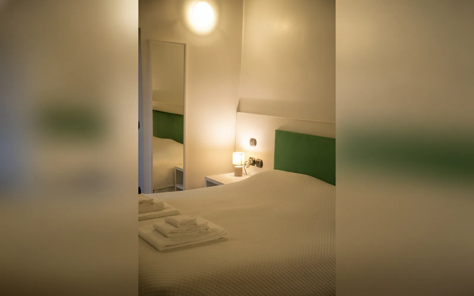 Camera con bagno privato — flowers apartments, Roma (Lazio) (foto 57)