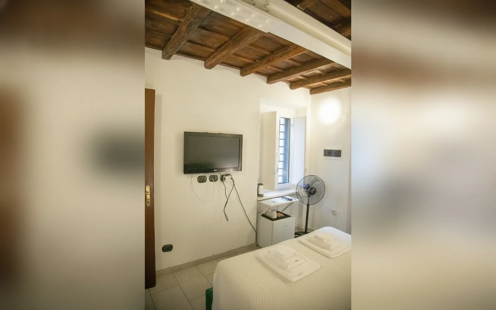 Camera con bagno privato — flowers apartments, Roma (Lazio) (foto 62)