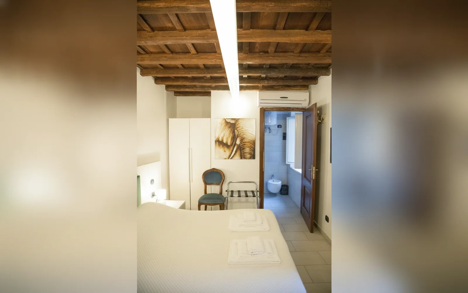Camera con bagno privato — flowers apartments, Roma (Lazio) (foto 65)