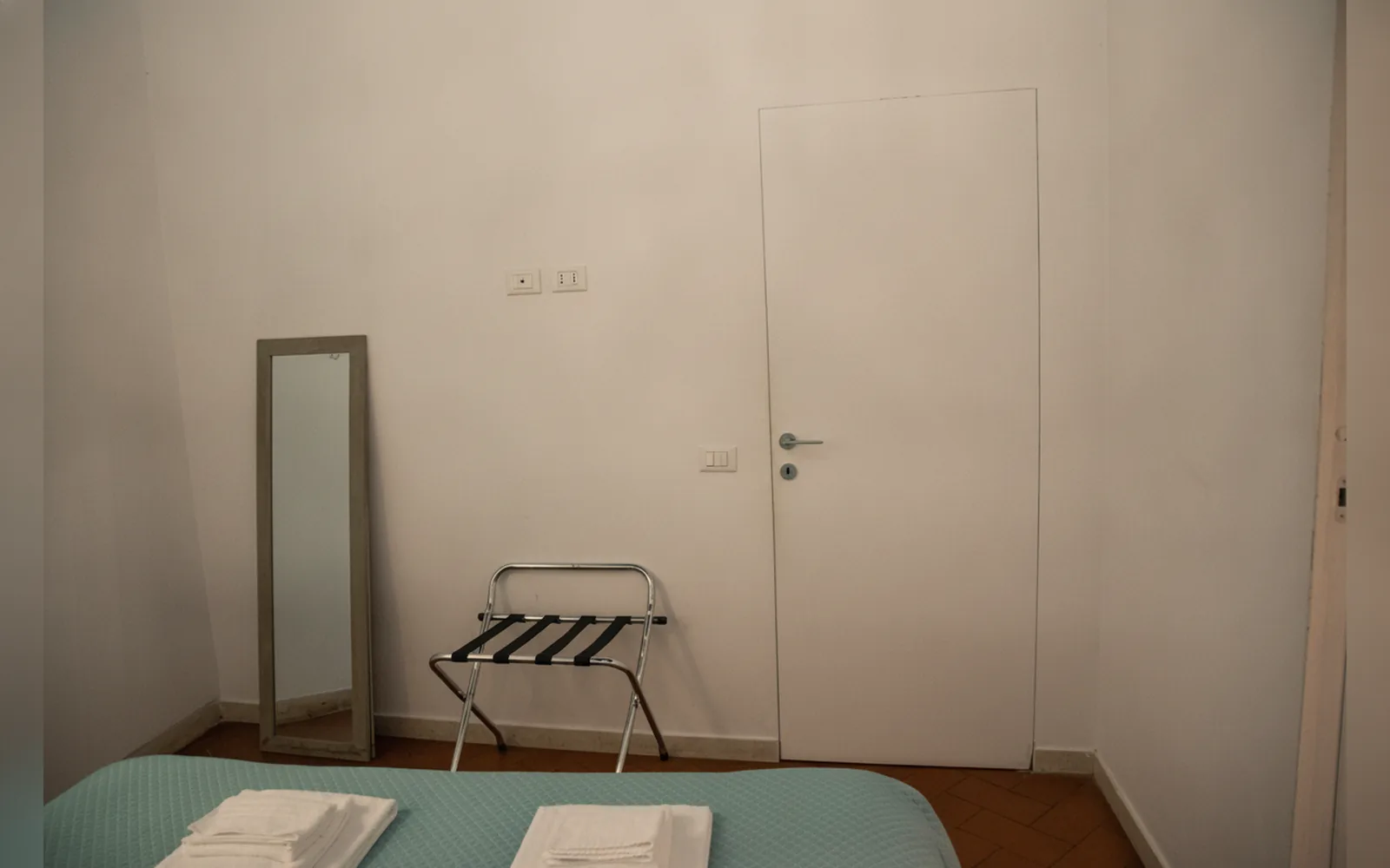 Camera con bagno privato — flowers apartments, Roma (Lazio) (foto 74)