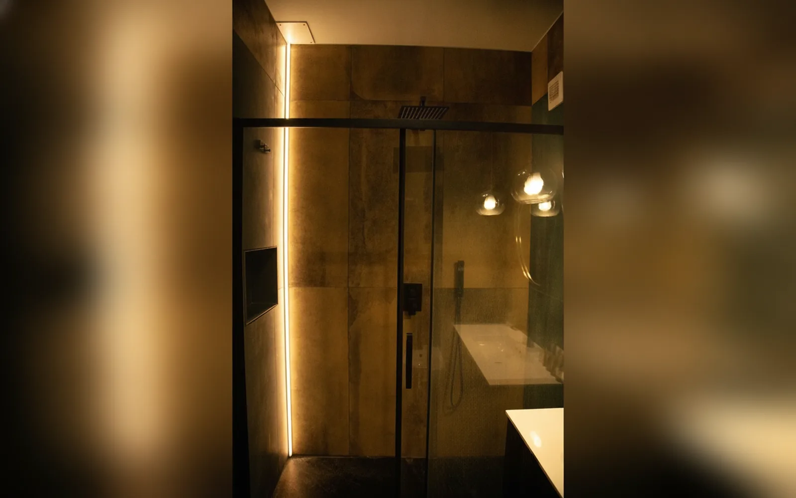 Camera con bagno privato — flowers apartments, Roma (Lazio) (foto 77)