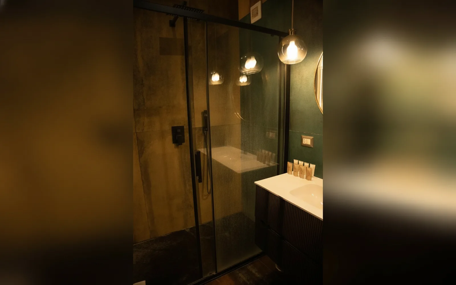 Camera con bagno privato — flowers apartments, Roma (Lazio) (foto 80)