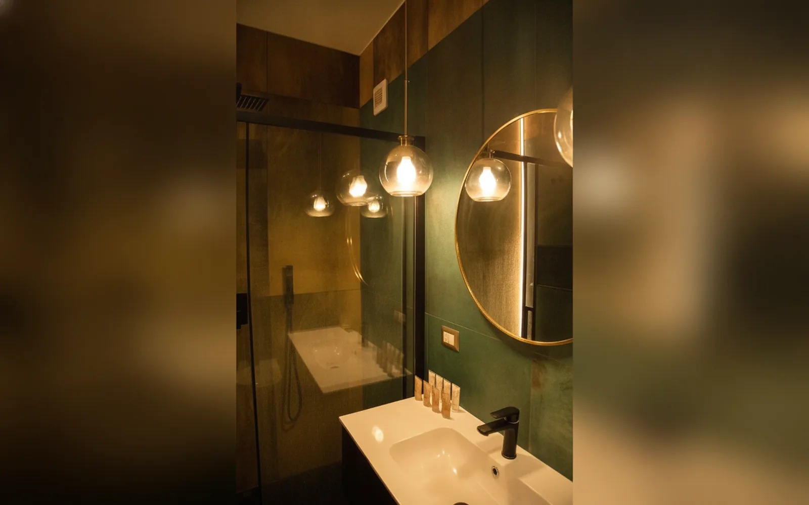 Camera con bagno privato — flowers apartments, Roma (Lazio) (foto 81)