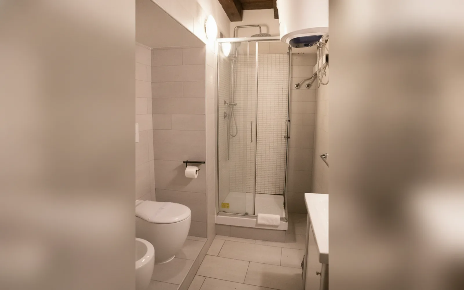 Camera con bagno privato — flowers apartments, Roma (Lazio) (foto 87)