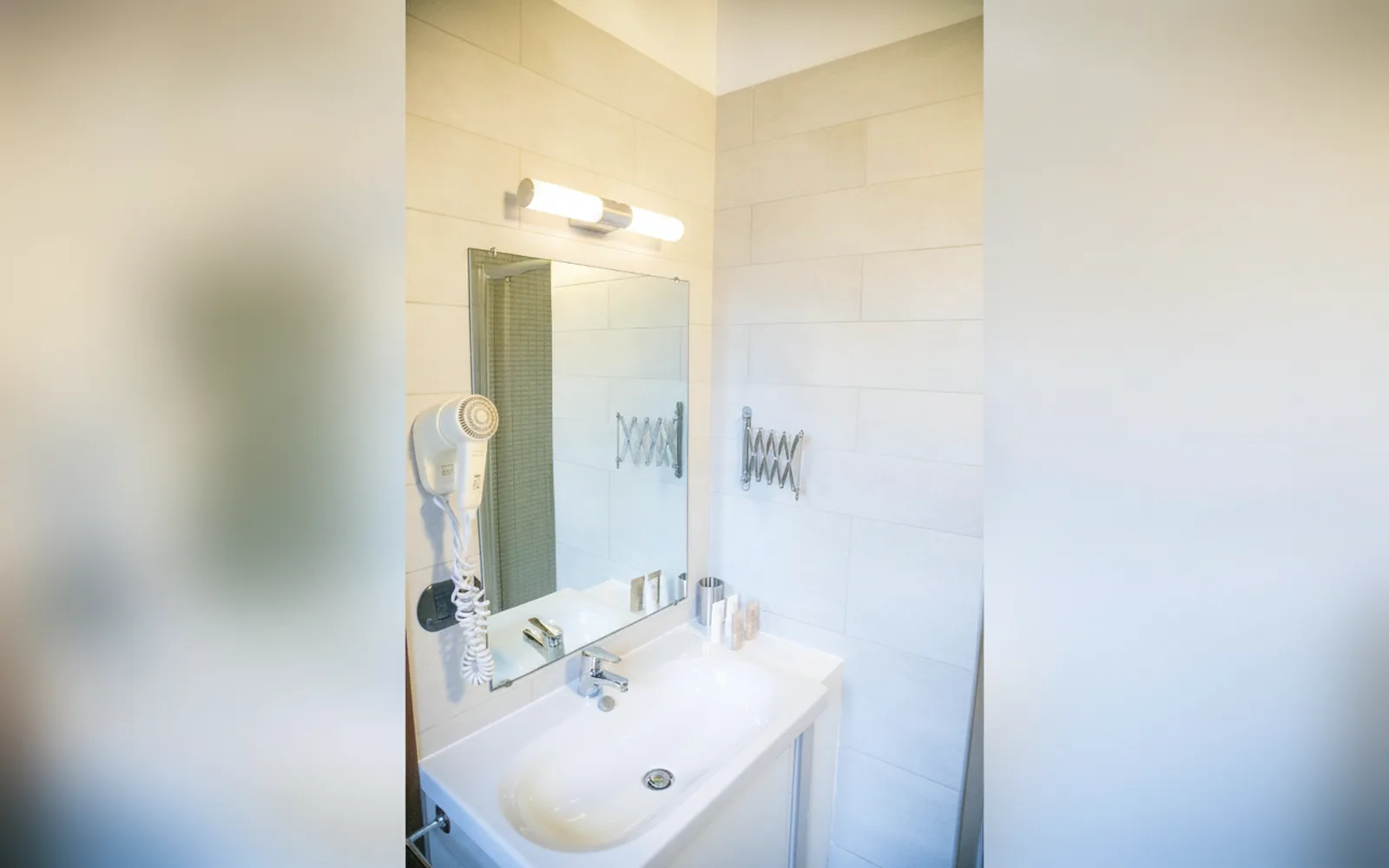 Camera con bagno privato — flowers apartments, Roma (Lazio) (foto 94)