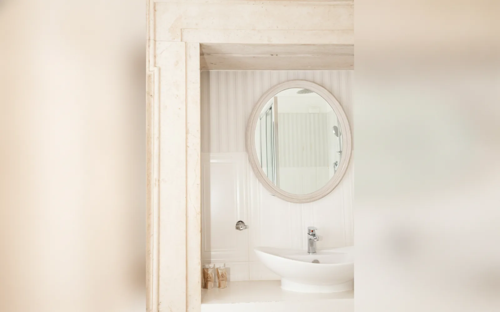 Camera con bagno privato — flowers apartments, Roma (Lazio) (foto 99)